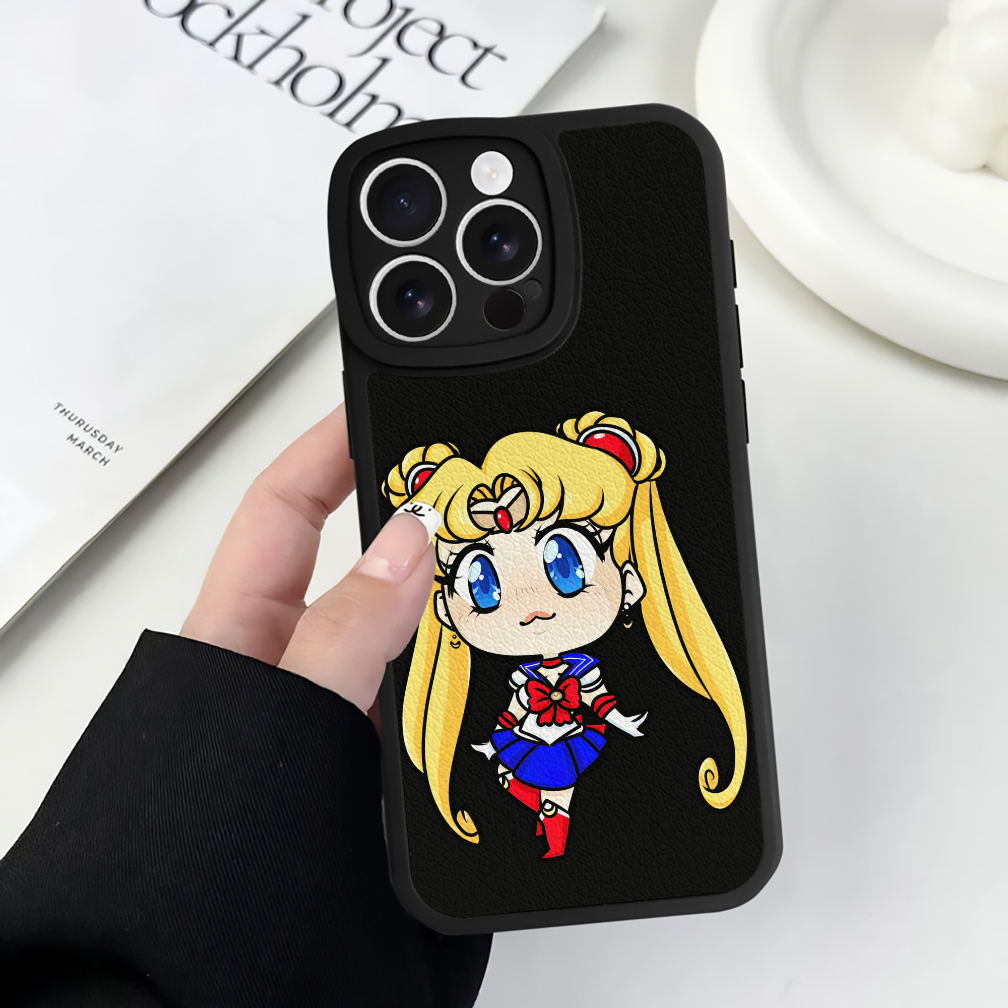 （画像用） 美少女戦士セーラームーン 月野 うさぎ つきの うさぎ Sailor Moon Tsukino Usagi 【iPhone 16シリーズ対応】シリコンスマホケース（レザー調） 材質：シリコン